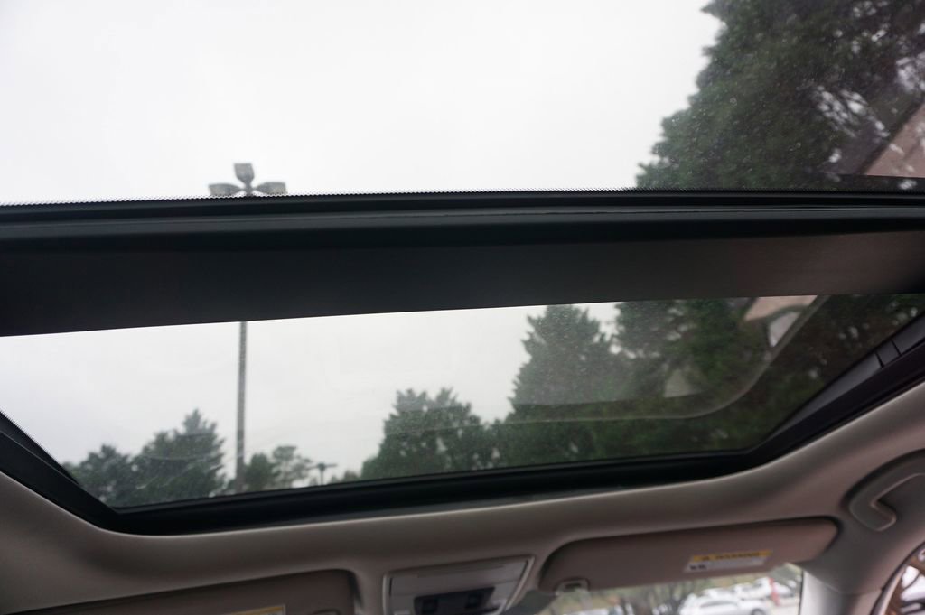 Used 2024 Honda Pilot Elite image 16