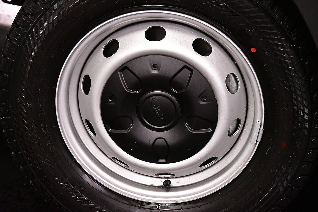 New 2026 Ford Transit 250 148 Medium Roof RWD image 9