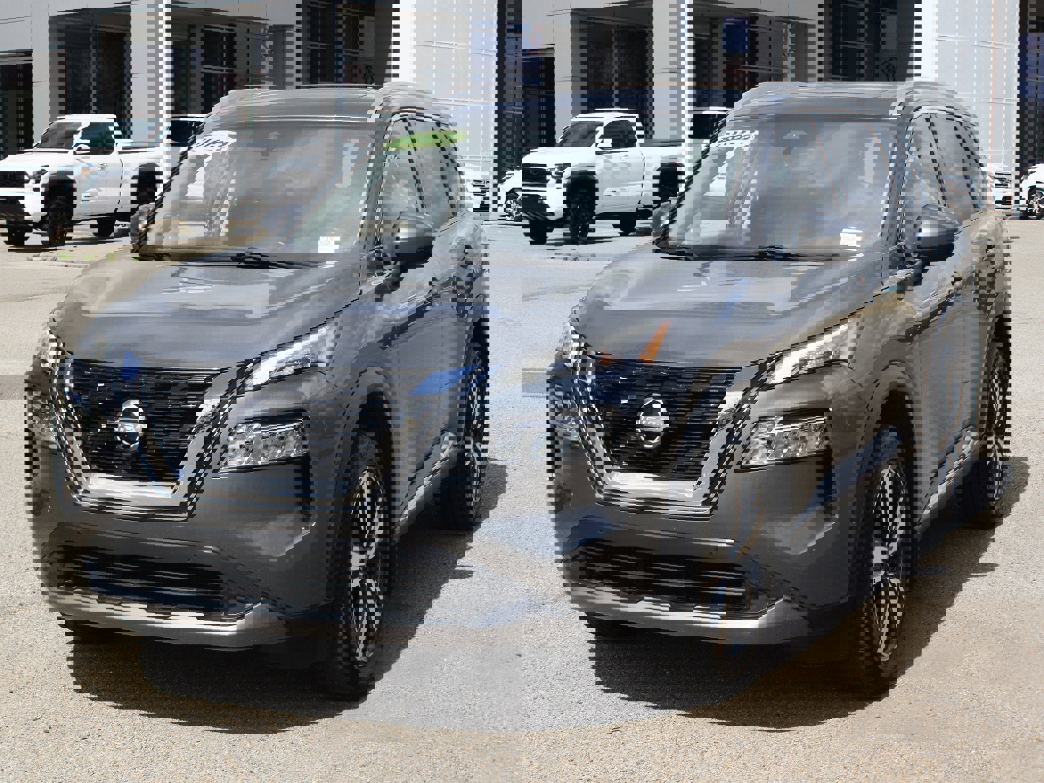 Used 2023 Nissan Rogue SL w/ SL Premium Package image 2