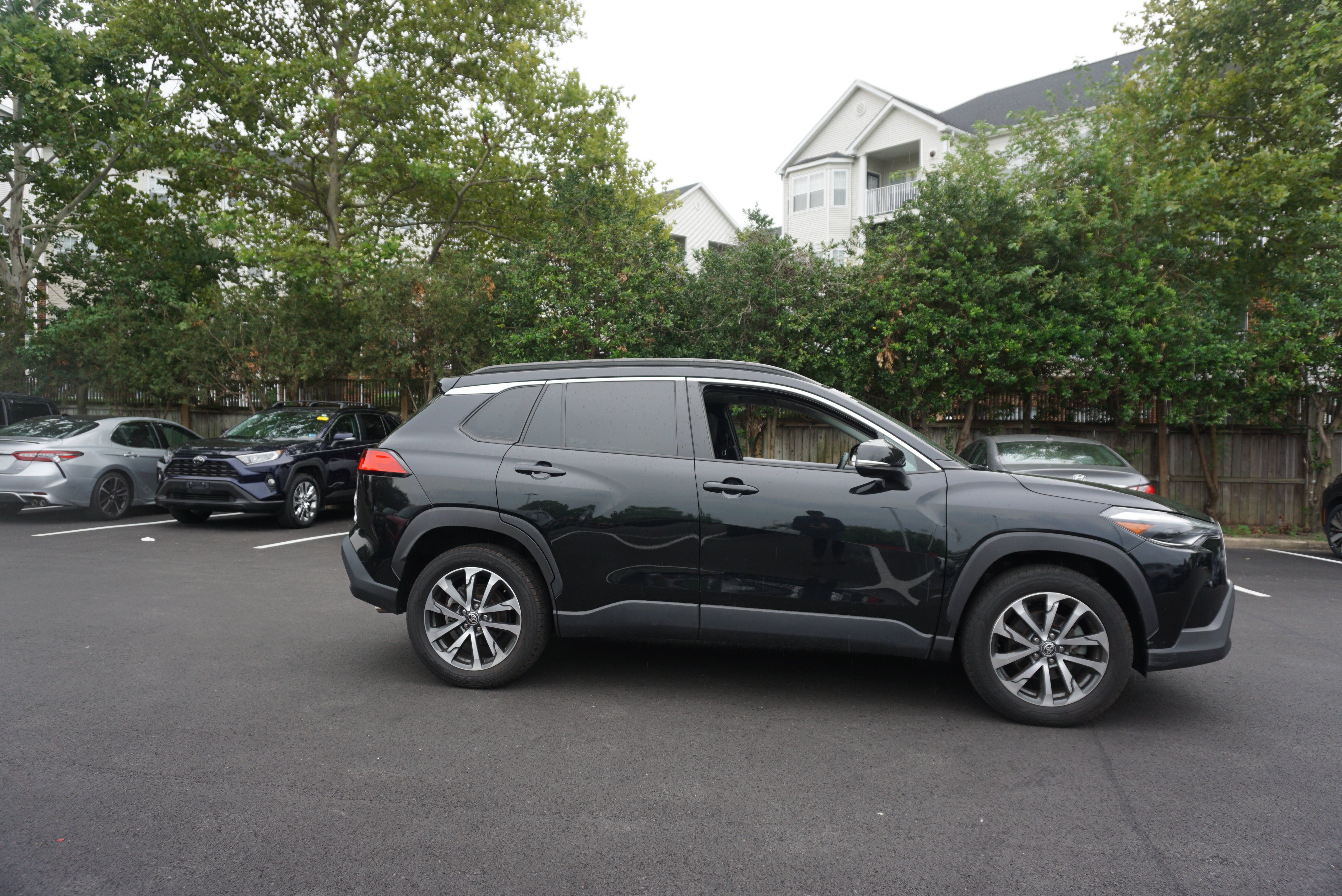 Used 2022 Toyota Corolla Cross XLE w/ Convenience Package AWD/4WD image 3