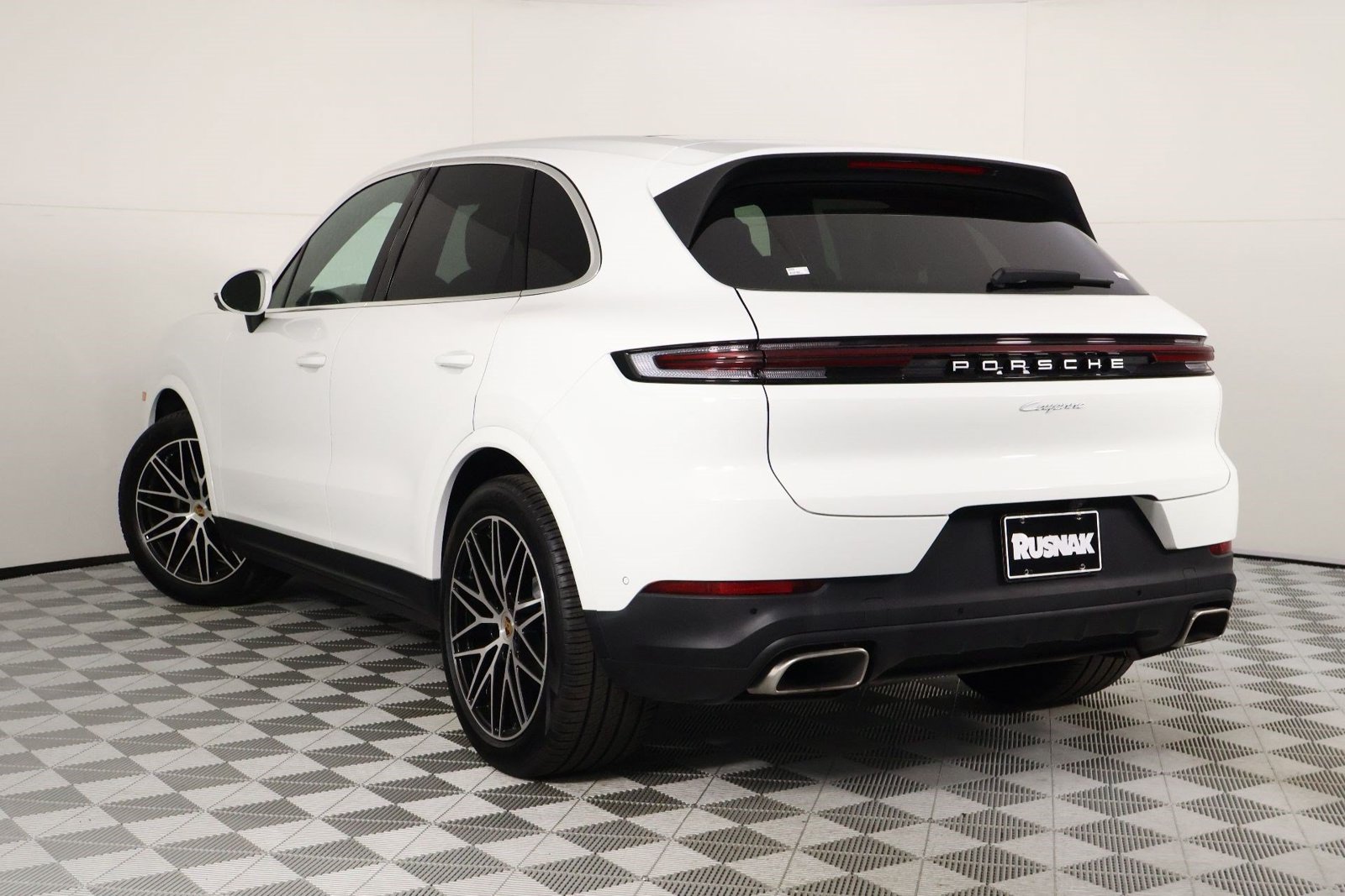 Certified 2026 Porsche Cayenne AWD/4WD image 3
