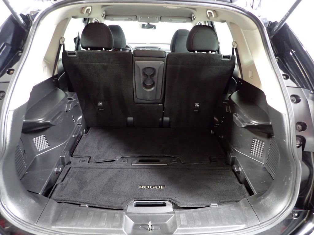 Used 2017 Nissan Rogue SV image 16