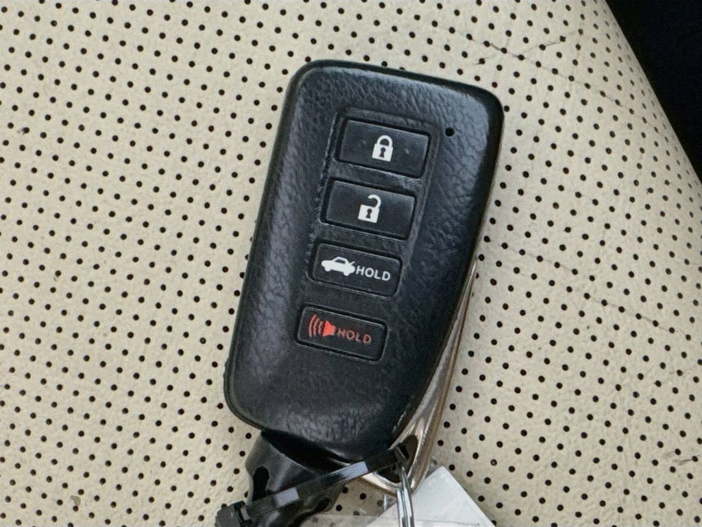 Used 2013 Lexus ES 350 w/ Luxury Pkg FWD image 39