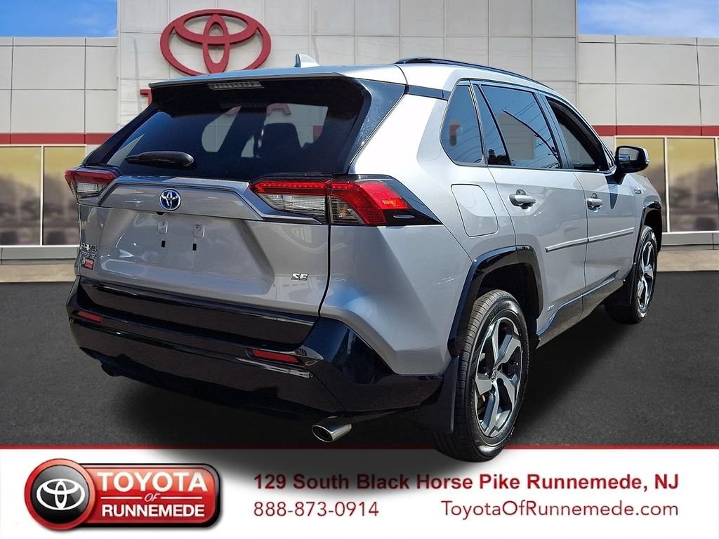 Used 2022 Toyota RAV4 SE w/ Weather & Moonroof Package AWD/4WD image 6