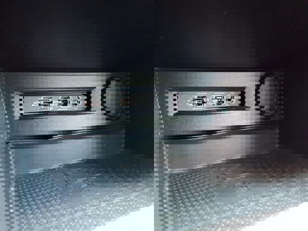 Used 2020 Volkswagen Tiguan SE image 23