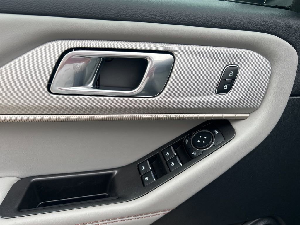 Used 2026 Ford Explorer Active w/ Active Comfort Package image 15