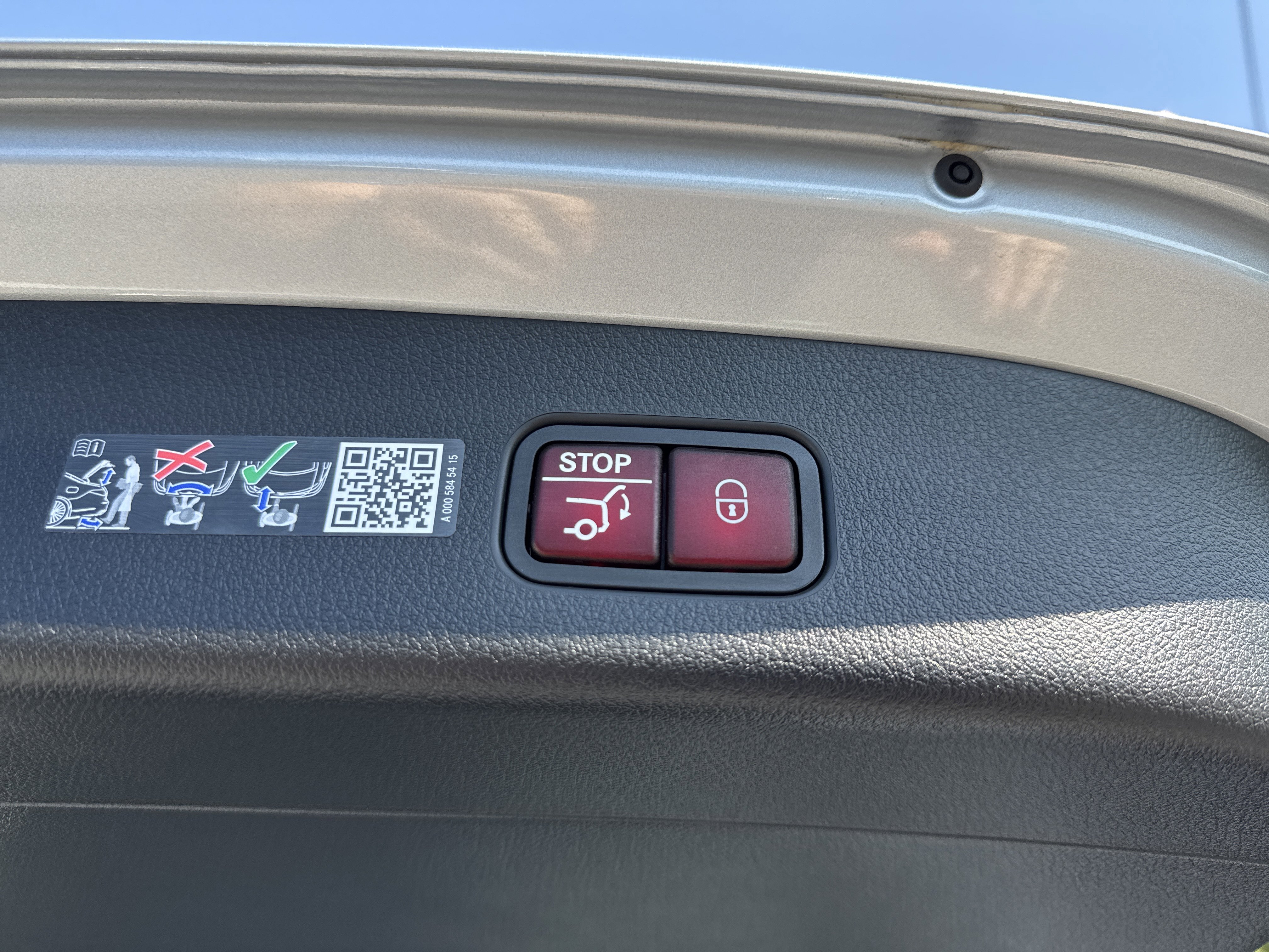 Used 2025 Mercedes-Benz GLC 300 4MATIC image 26