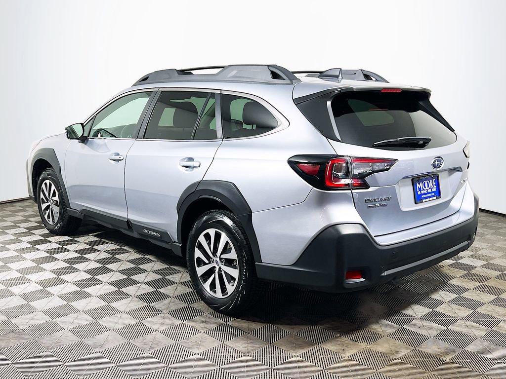 Used 2025 Subaru Outback Premium AWD/4WD image 5