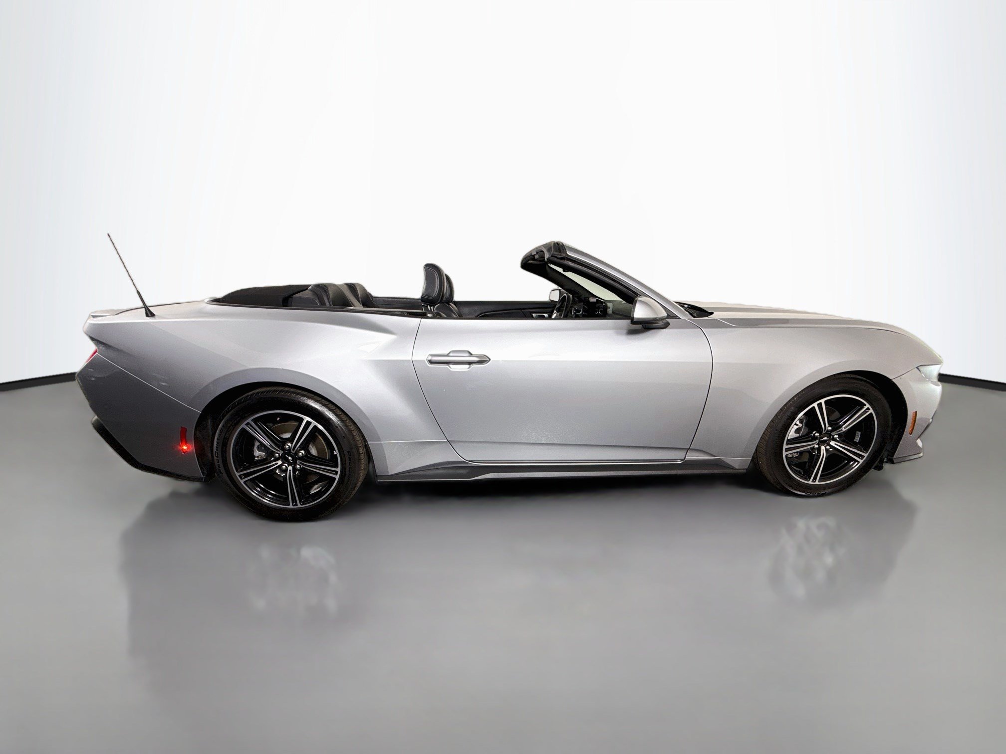 Used 2025 Ford Mustang Premium RWD image 41
