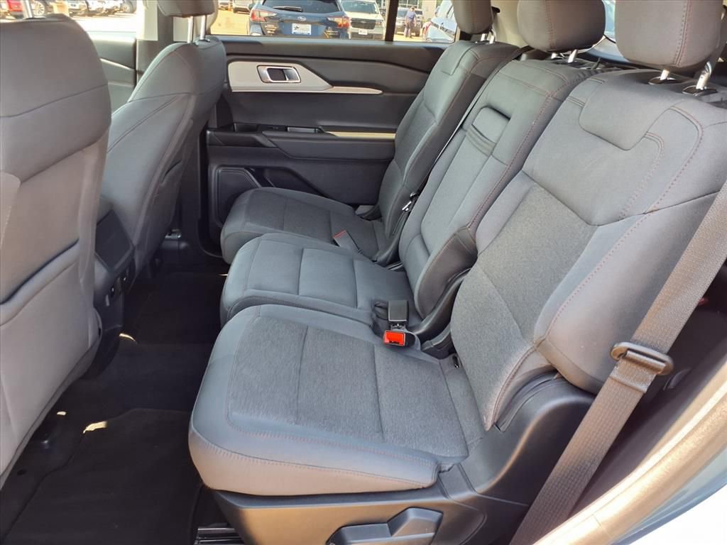 Used 2025 Ford Explorer Active RWD image 26