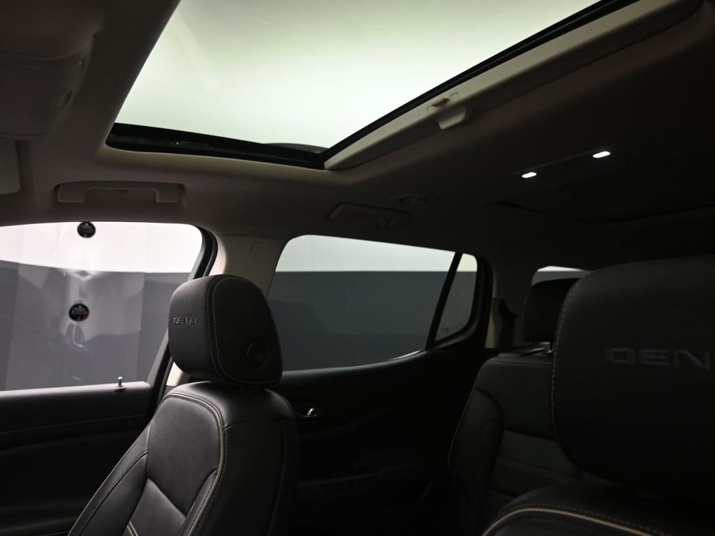 Used 2021 GMC Acadia Denali w/ Denali Ultimate Package image 17