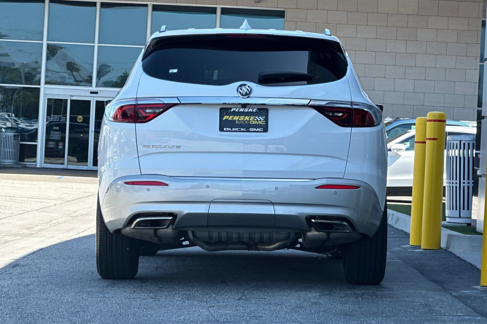 Used 2023 Buick Enclave Essence FWD image 5