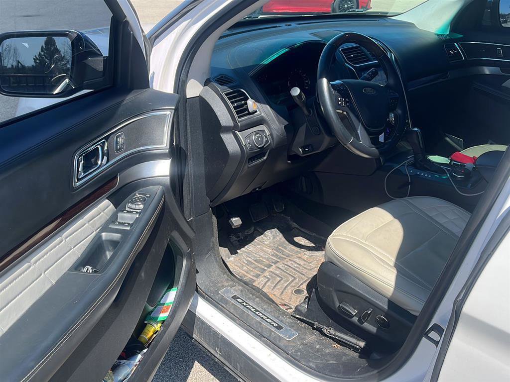 Used 2017 Ford Explorer Platinum image 5