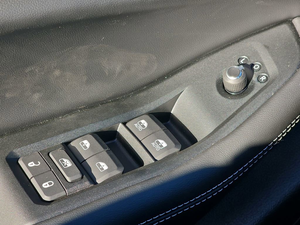 New 2025 Jeep Grand Cherokee Altitude image 28