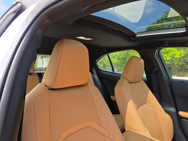 Used 2025 Lexus UX 300h FWD w/ Accessory Package (Z1) image 11