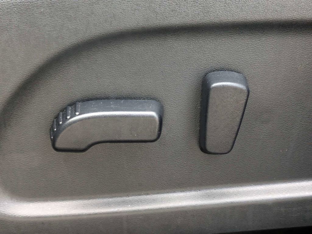 Used 2020 Nissan Pathfinder SV image 25