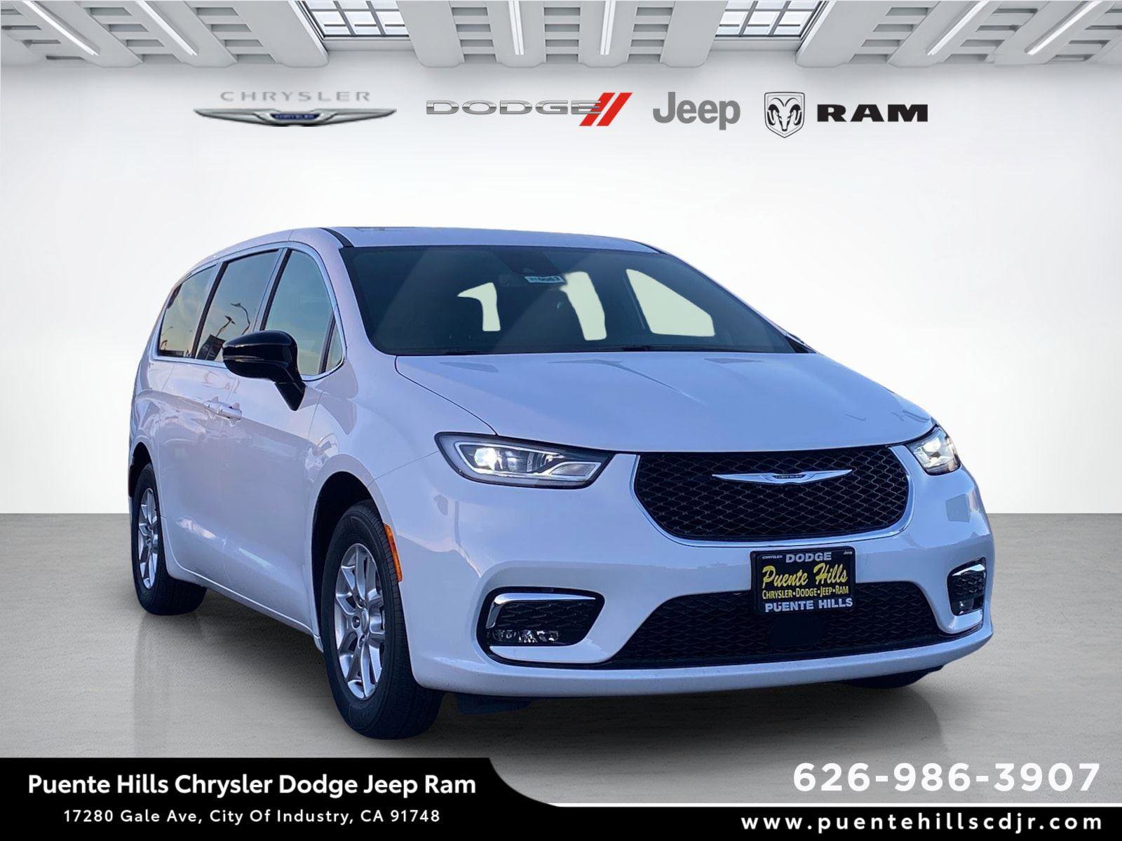 New 2026 Chrysler Pacifica Select
