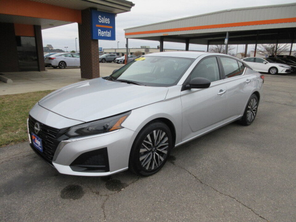 Used 2024 Nissan Altima 2.5 SV image 32