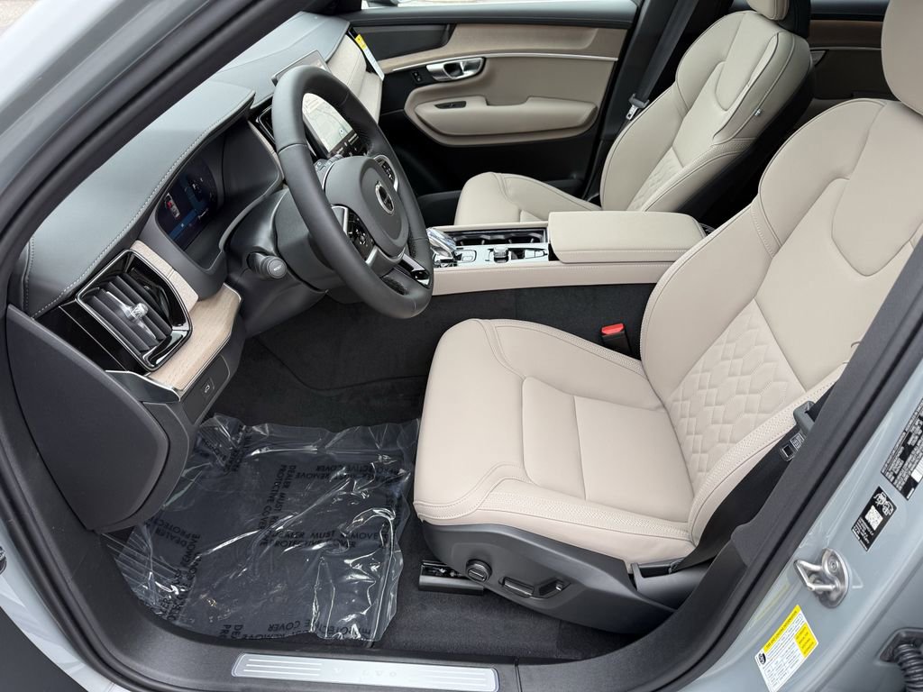 New 2026 Volvo XC90 B6 Plus w/ Protection Package Premier image 9
