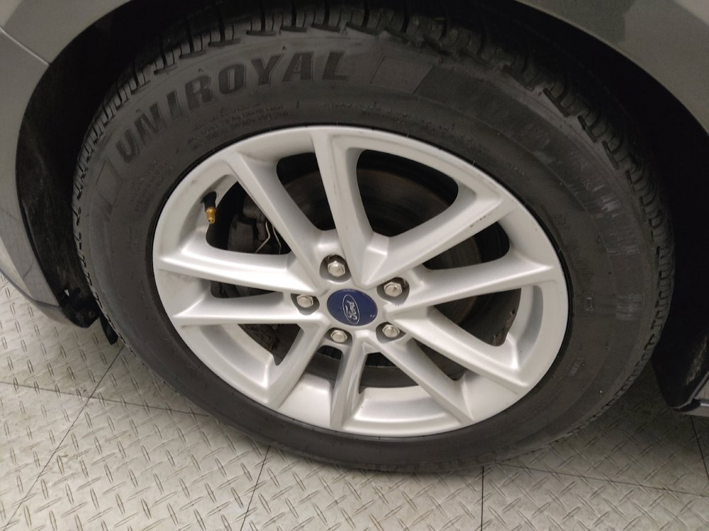 Used 2015 Ford Focus SE image 31