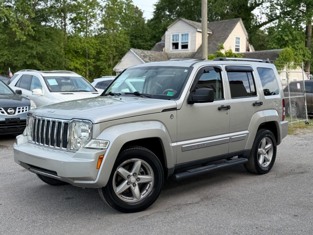 Used 2008 Jeep Liberty Limited w/ Premium Group AWD/4WD image 2
