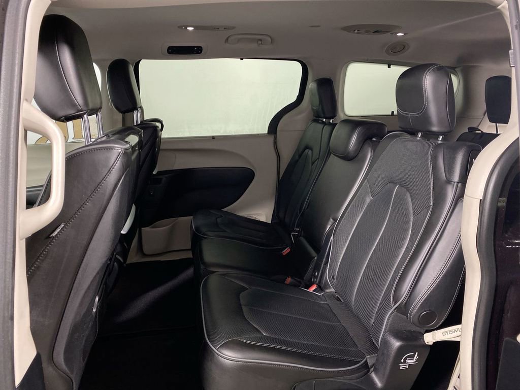 Used 2019 Chrysler Pacifica Limited image 21