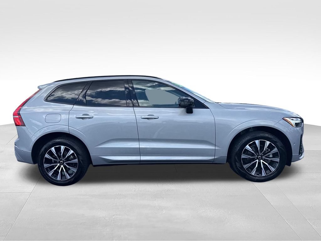 Used 2025 Volvo XC60 B5 Plus AWD/4WD image 13