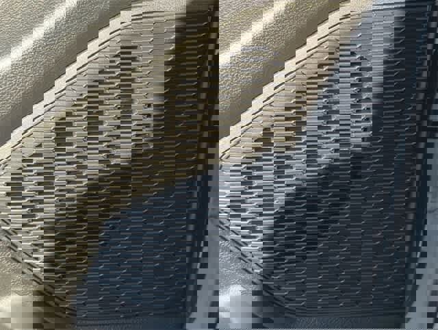 Used 2025 Jeep Grand Cherokee Laredo image 29