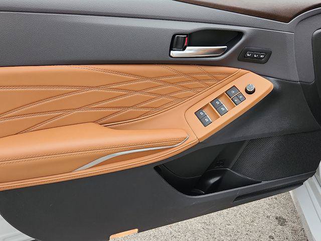 Certified 2022 Toyota Avalon Limited w/ Advanced Safety Package FWD image 13