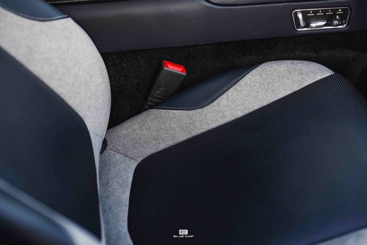 Used 2018 Aston Martin Vanquish S image 31