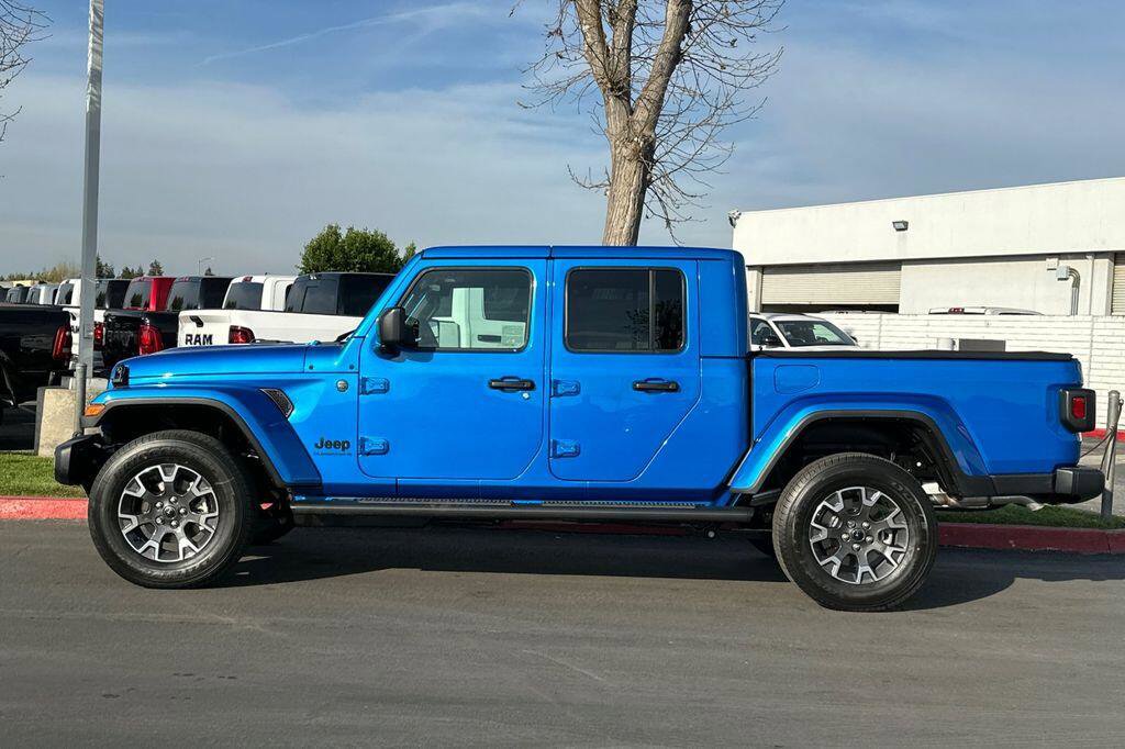 New 2026 Jeep Gladiator Sport AWD/4WD image 7