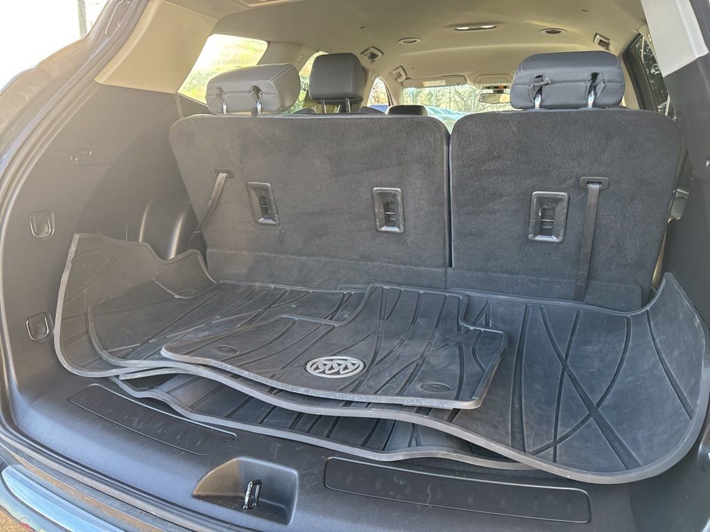 Used 2021 Buick Enclave Essence image 24
