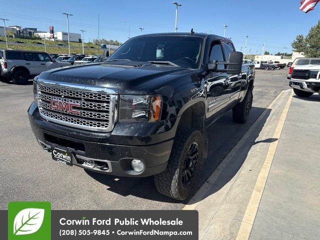 Used 2011 GMC Sierra 2500 Denali w/ Suspension Package, Off-Road AWD/4WD image 3