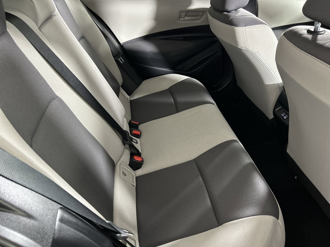 Used 2025 Toyota Corolla LE image 24