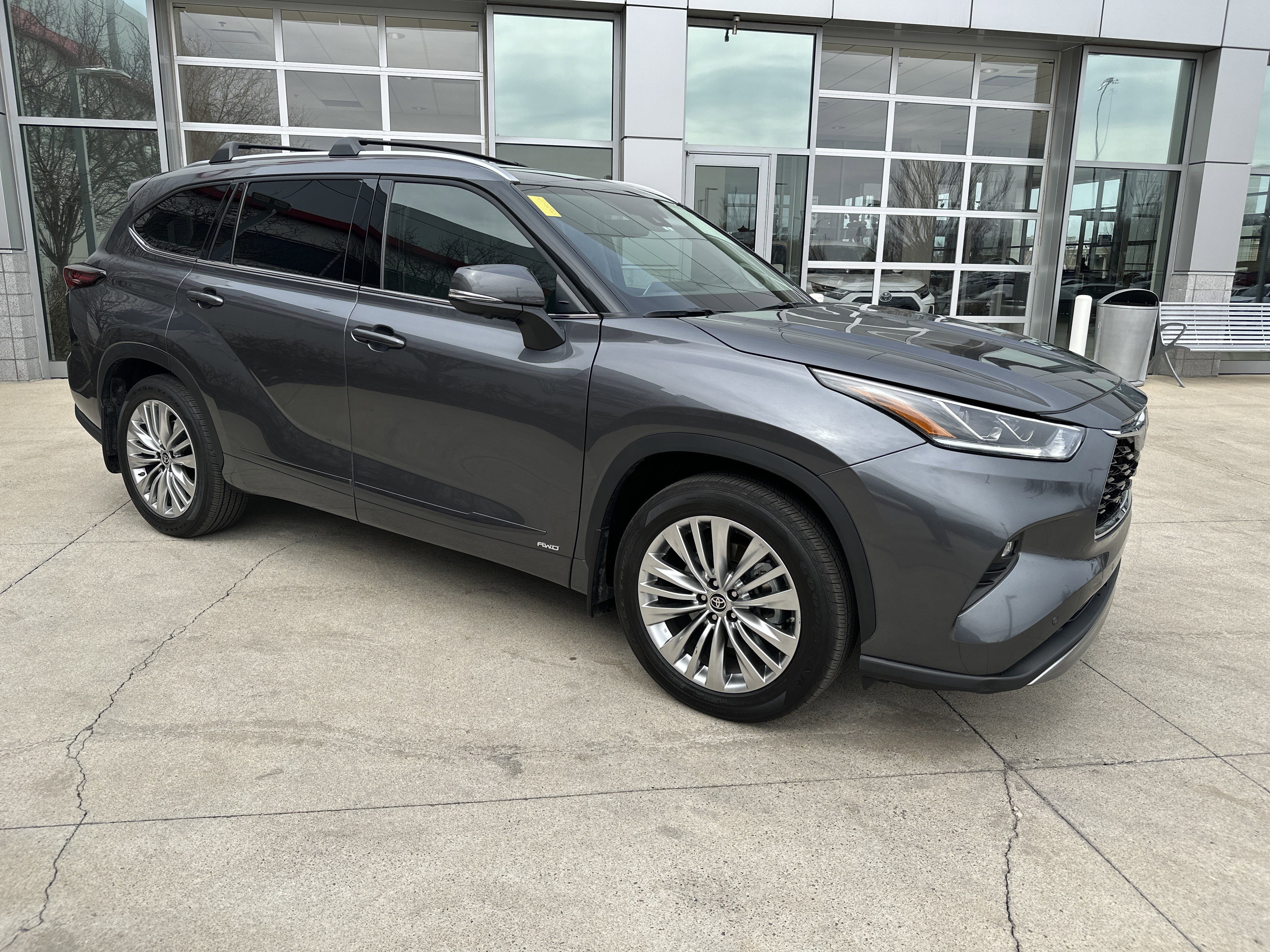 Used 2025 Toyota Highlander Platinum video 2