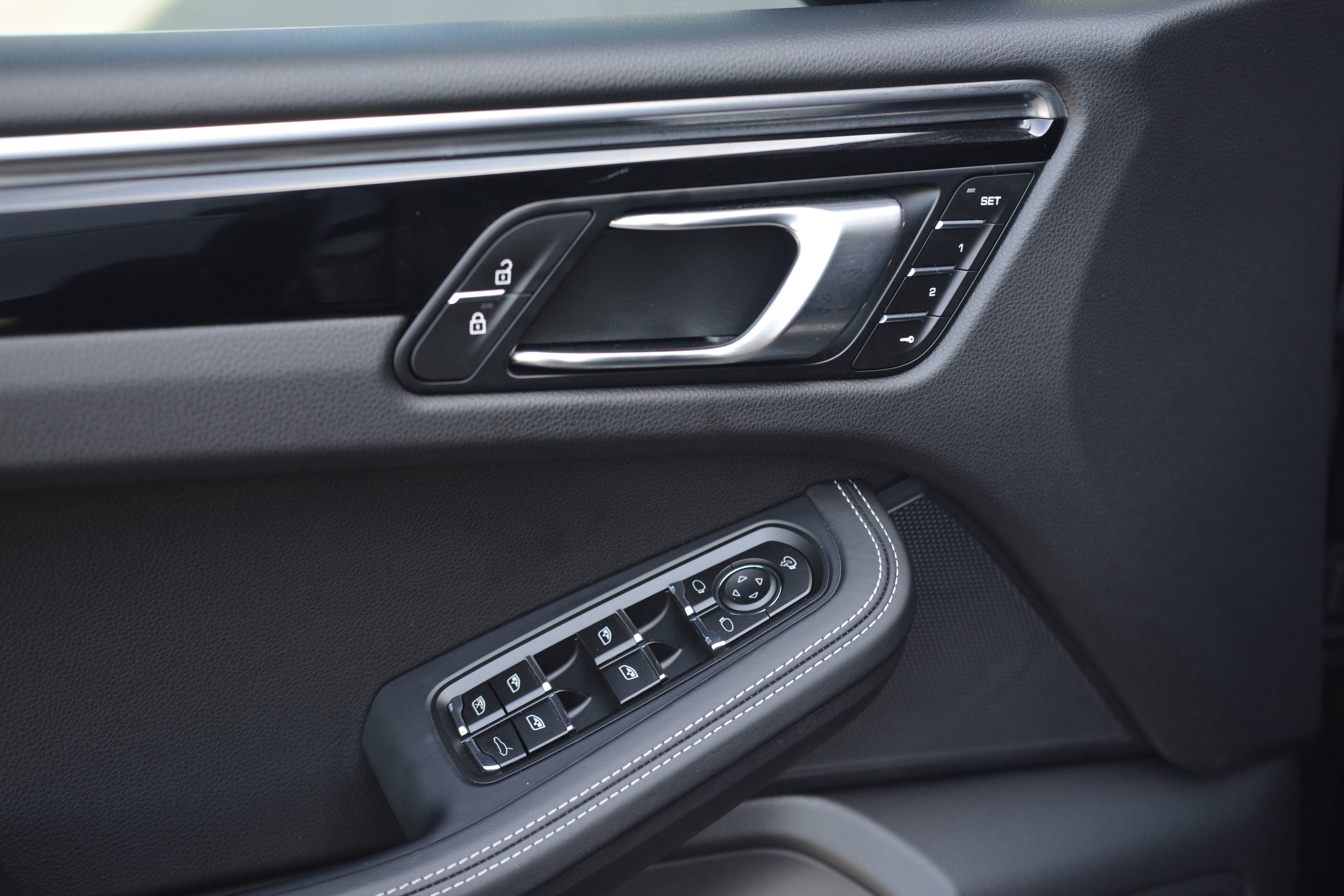 Certified 2026 Porsche Macan AWD/4WD image 14