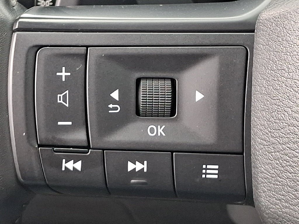 Used 2025 Nissan Rogue SV AWD/4WD image 21