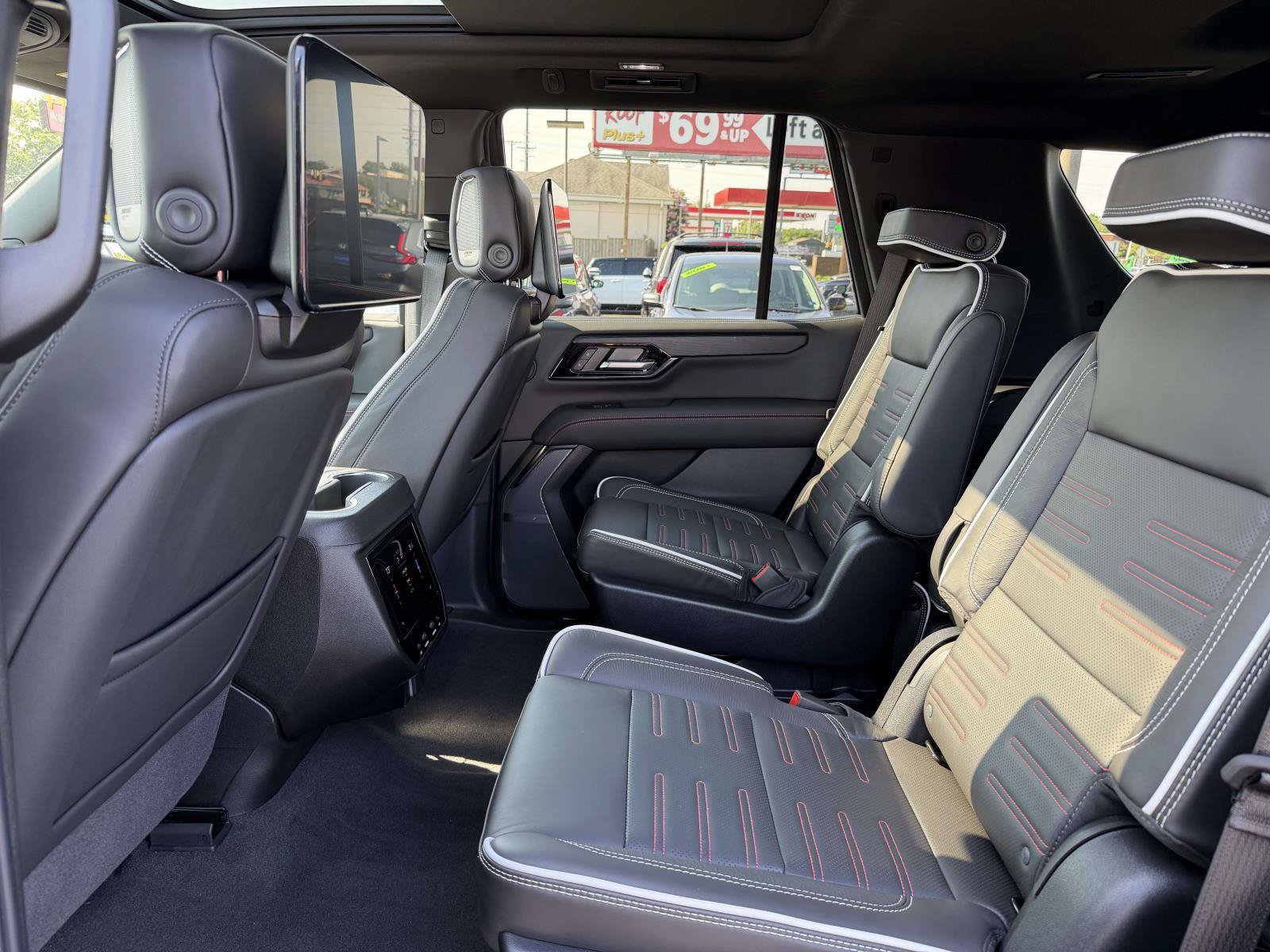 Used 2026 GMC Yukon AT4 Ultimate w/ LPO, Floor Liner Package AWD/4WD image 9