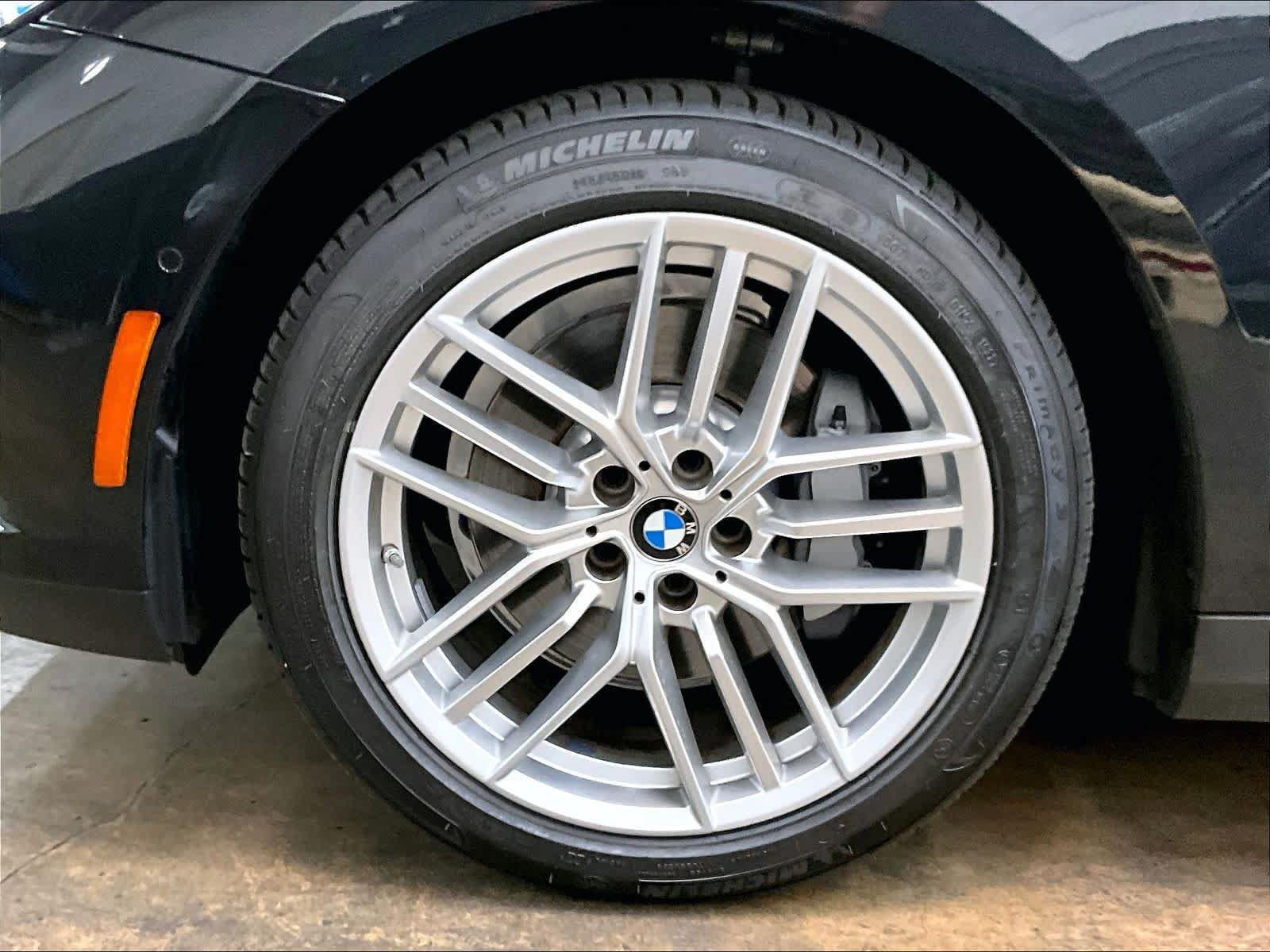 Used 2025 BMW 530i w/ Premium Package RWD image 12