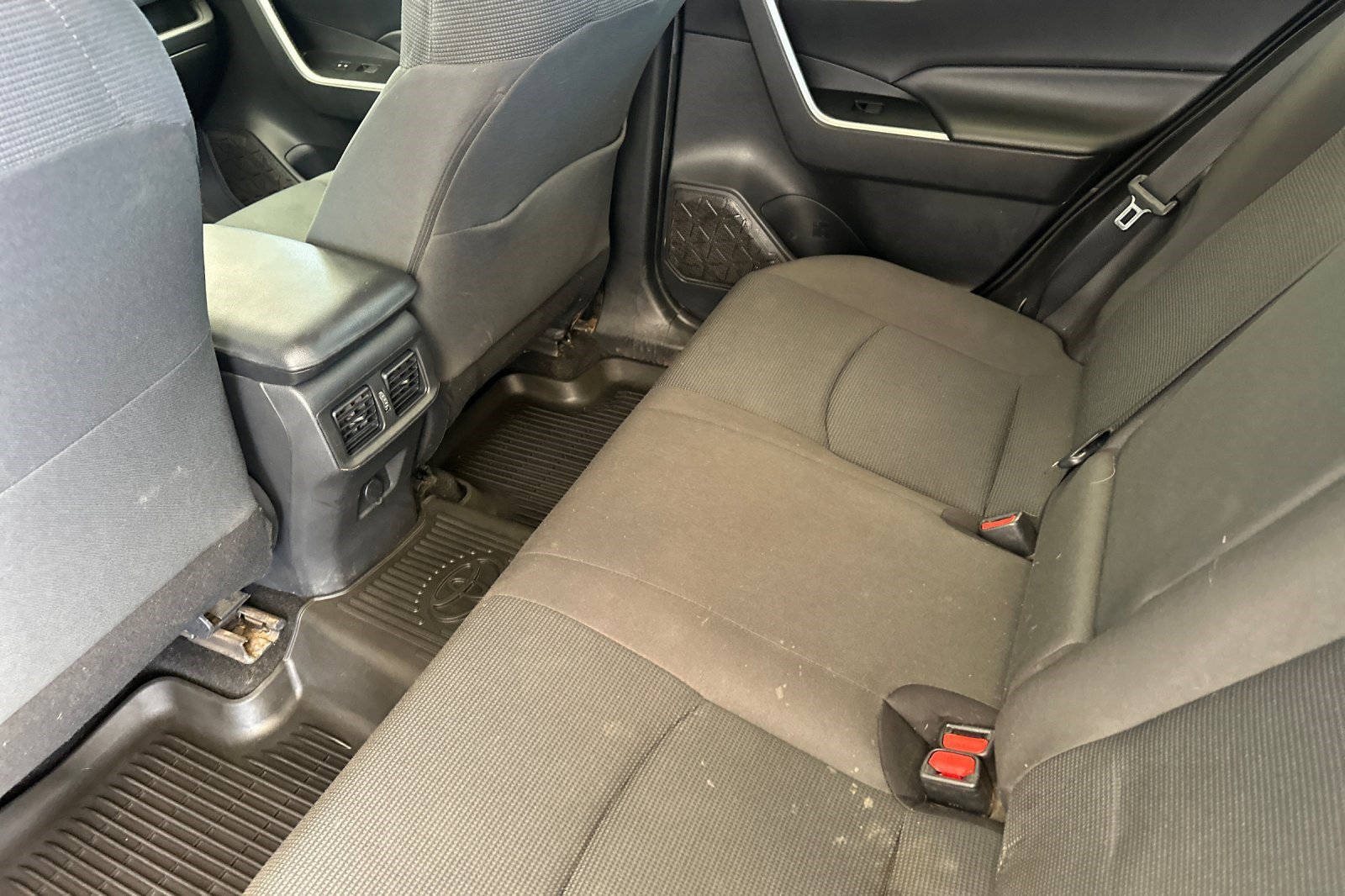 Used 2020 Toyota RAV4 LE w/ All Weather Liner Package AWD/4WD image 27