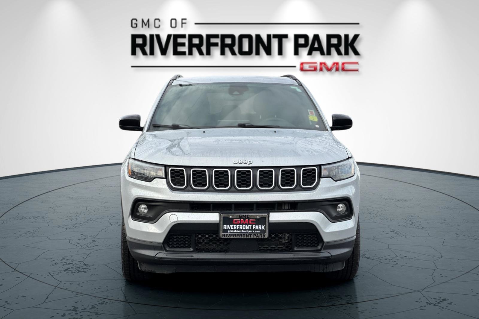 Used 2024 Jeep Compass Latitude image 8