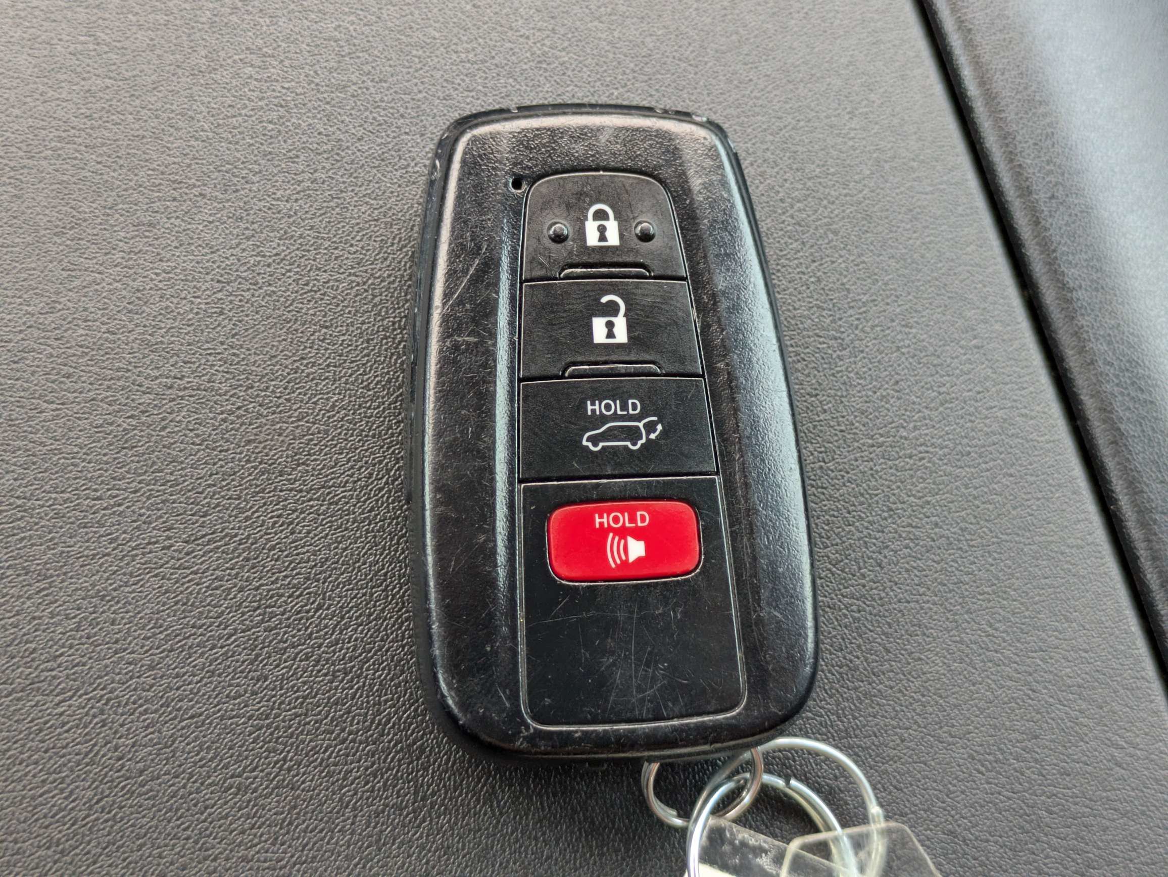 Used 2023 Toyota Highlander XLE FWD image 31