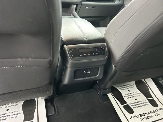 Used 2025 Nissan Pathfinder SV AWD/4WD image 15