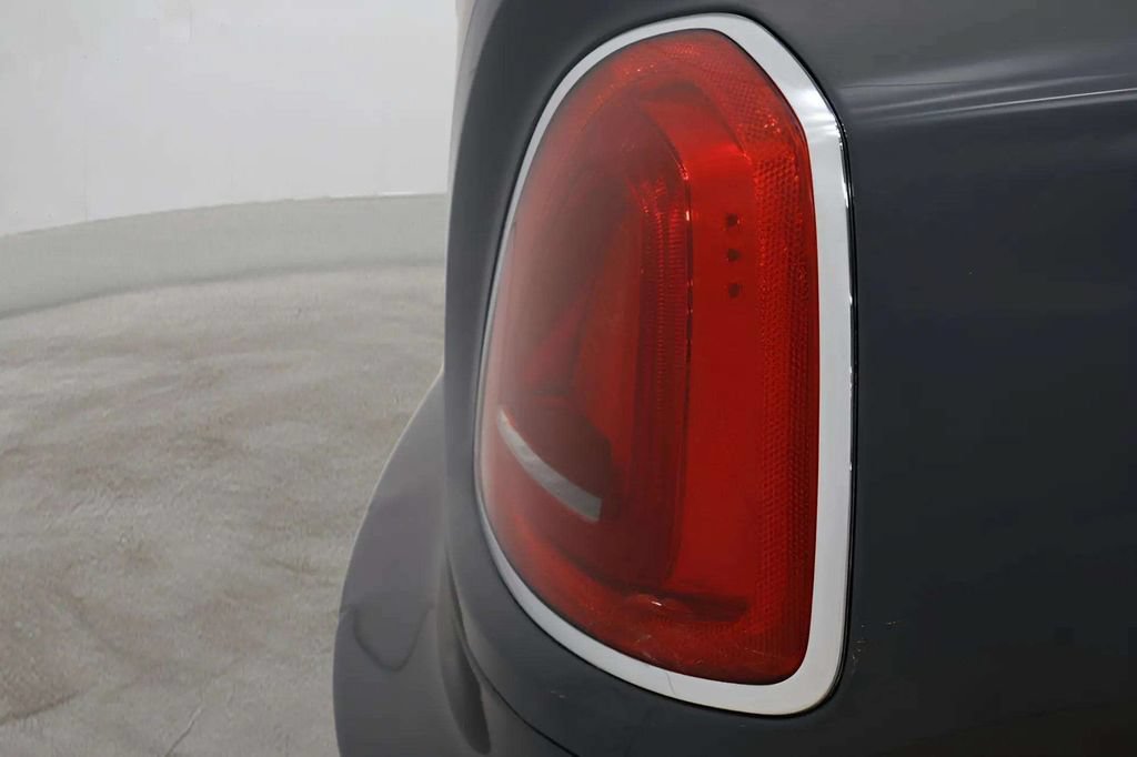 Certified 2010 Rolls-Royce Ghost RWD image 22