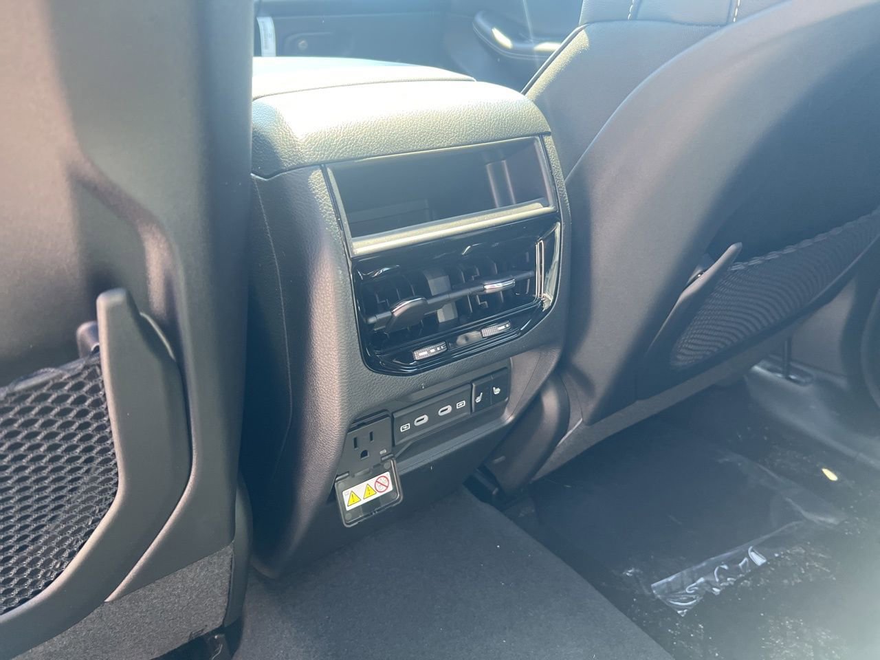 New 2026 Jeep Grand Cherokee Limited w/ Limited Altitude Package AWD/4WD image 17