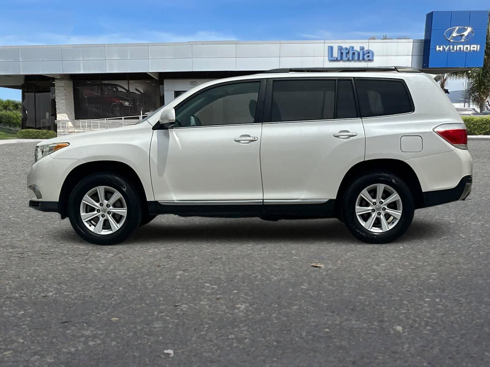 Used 2013 Toyota Highlander Plus FWD image 6