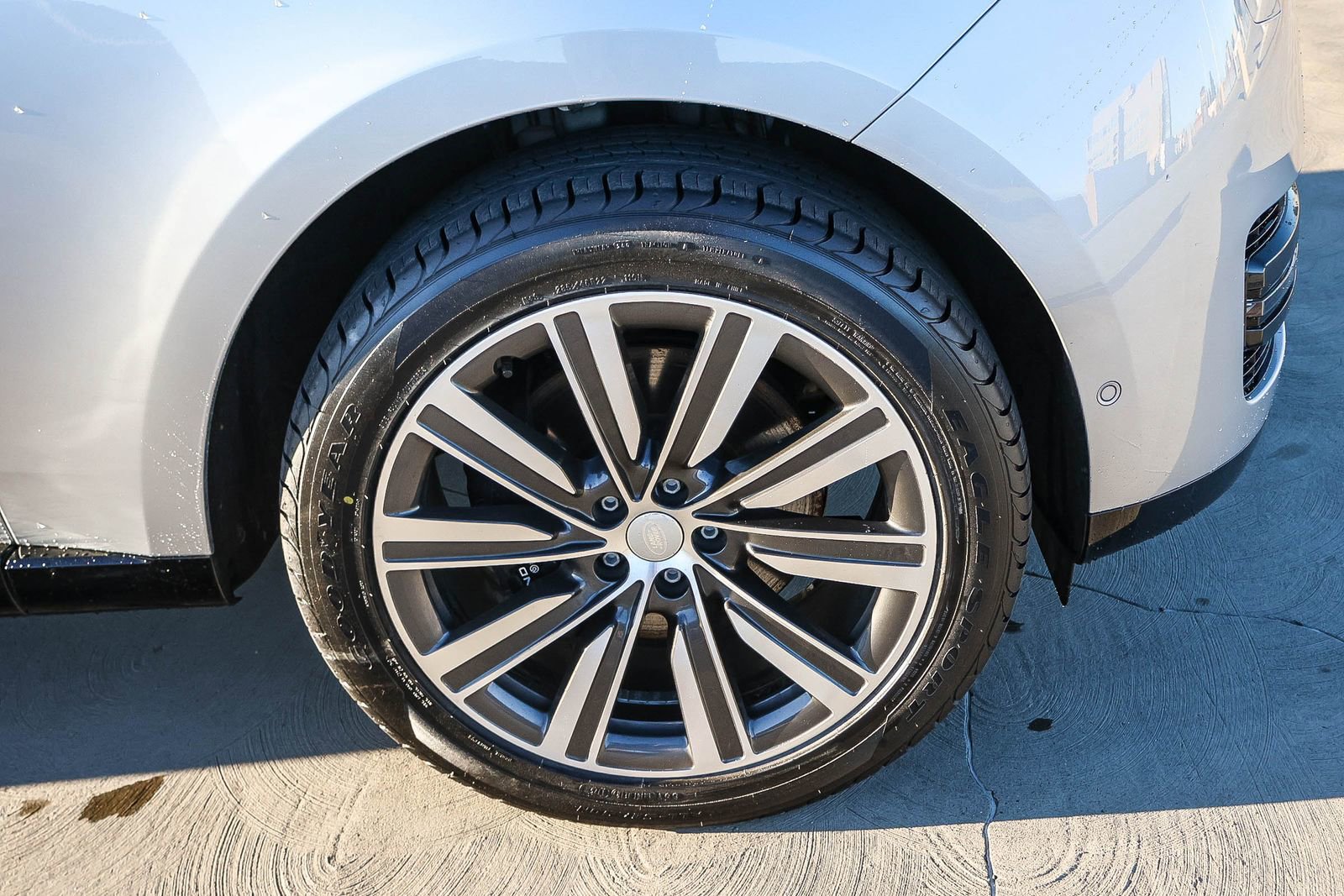 Certified 2023 Land Rover Range Rover SE image 14