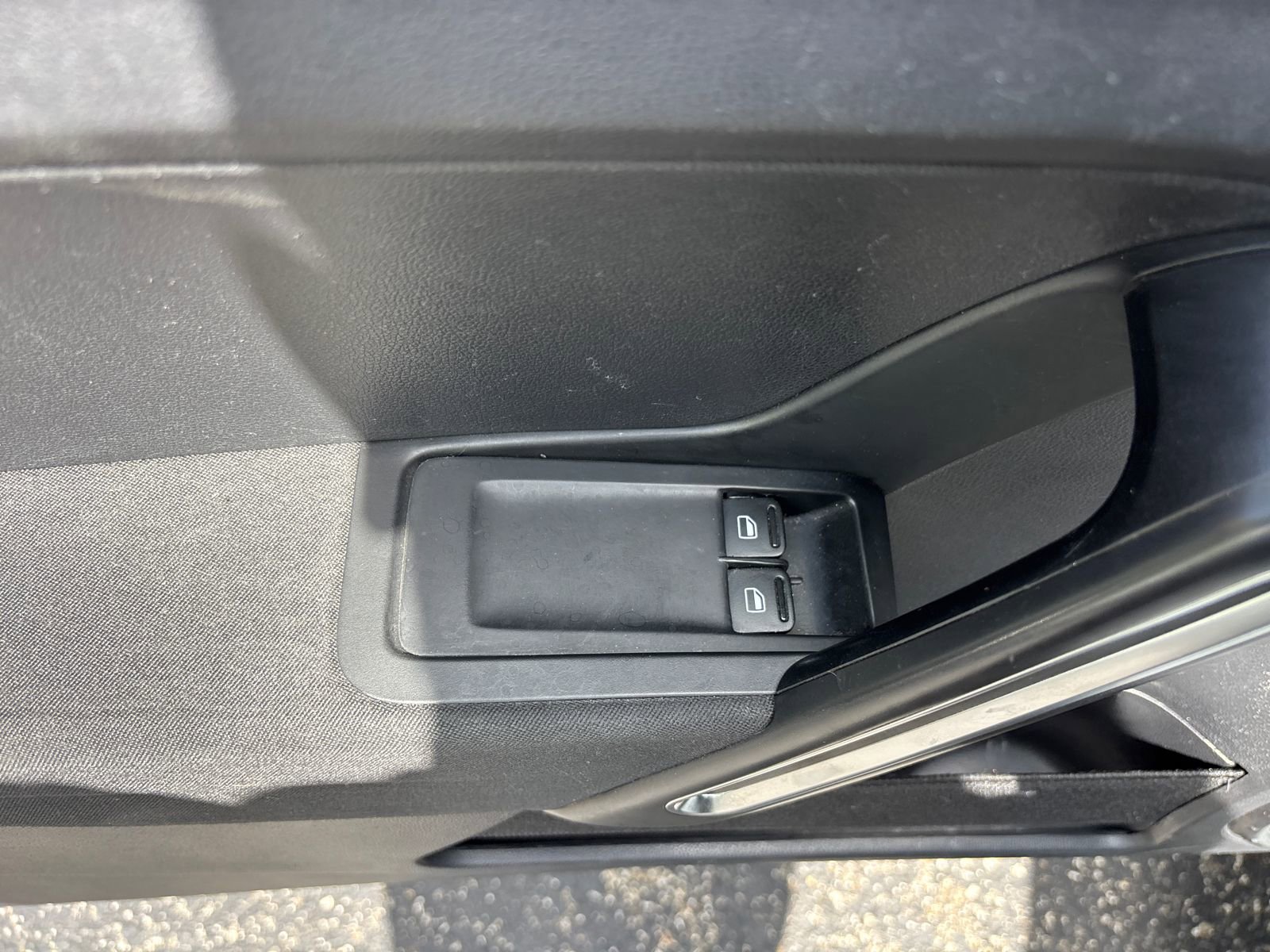 Used 2018 Volkswagen Beetle 2.0T S w/ Style & Comfort Package For S FWD image 13