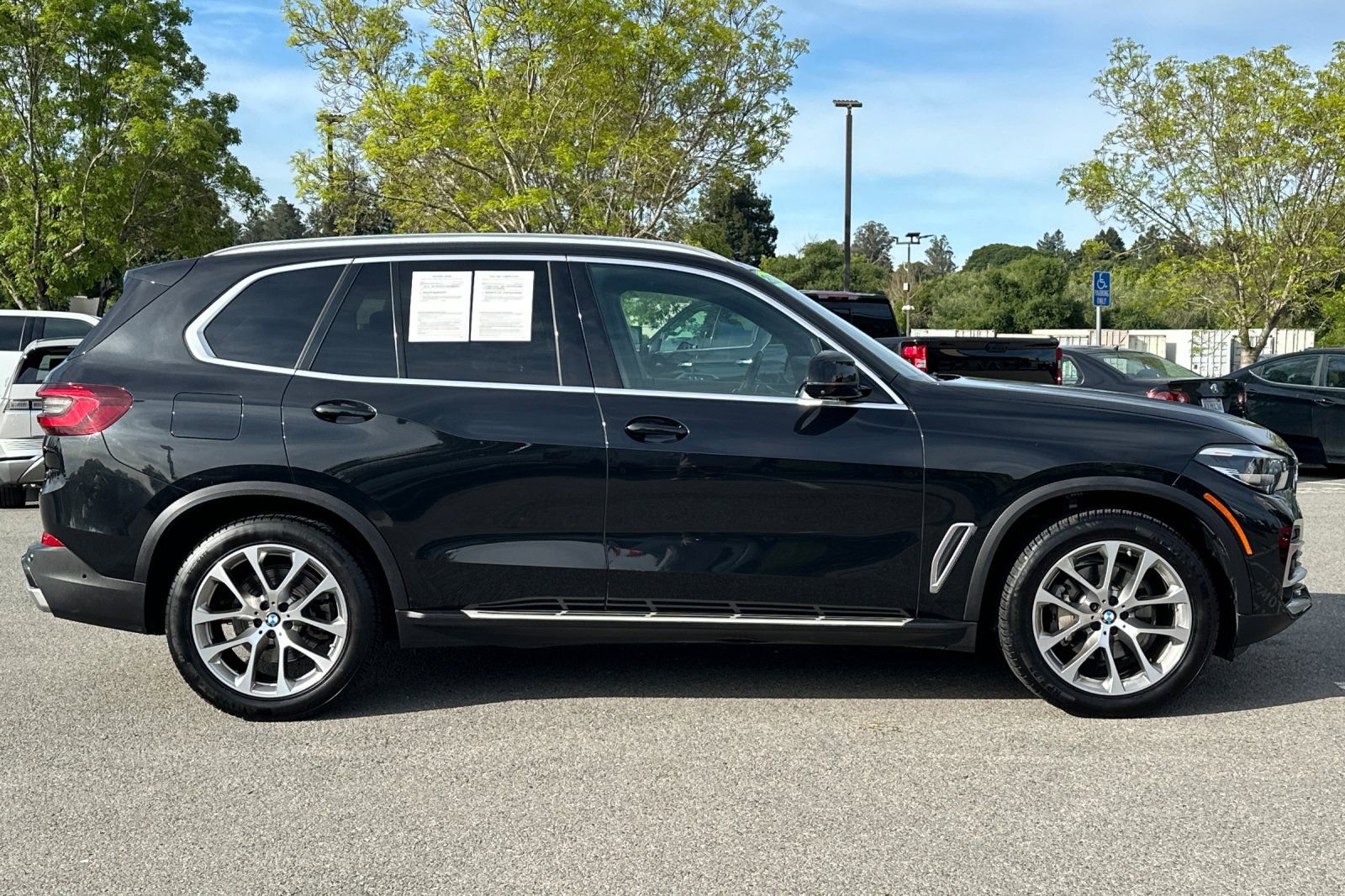 Used 2023 BMW X5 xDrive40i w/ Premium Package AWD/4WD image 3