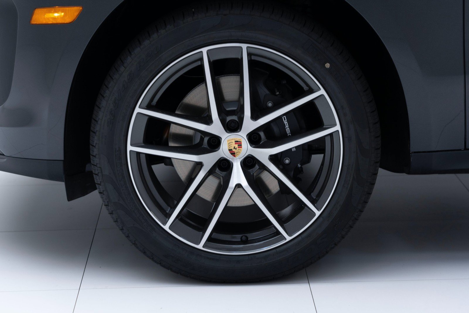 Certified 2025 Porsche Macan image 12